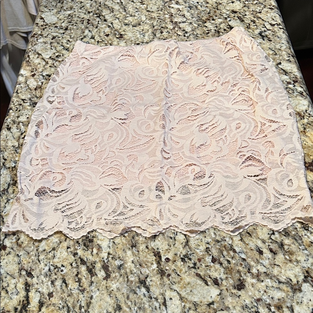 H&M Lace Mini Skirt in Soft Pink